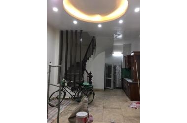 Nhà đẹp lô góc, phân lô bàn cờ cách phố Tông Phan 10m 5t giá nhỉnh 3 tỷ.